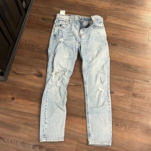 Men’s slim Levi’s 29x30 with rips 512